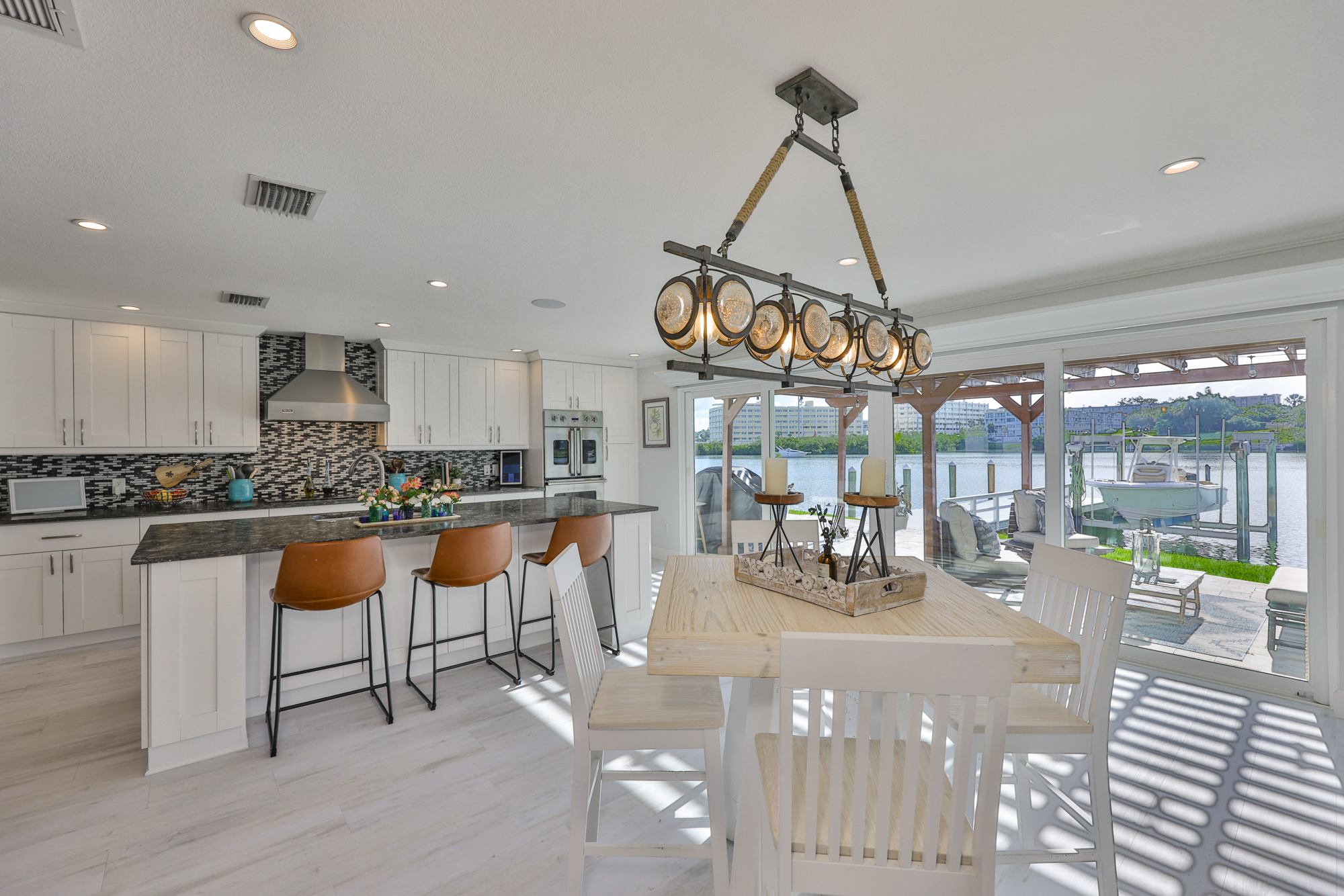 Largo, Florida, 33770, United States, 3 Bedrooms Bedrooms, ,4 BathroomsBathrooms,Residential,For Sale,1982146