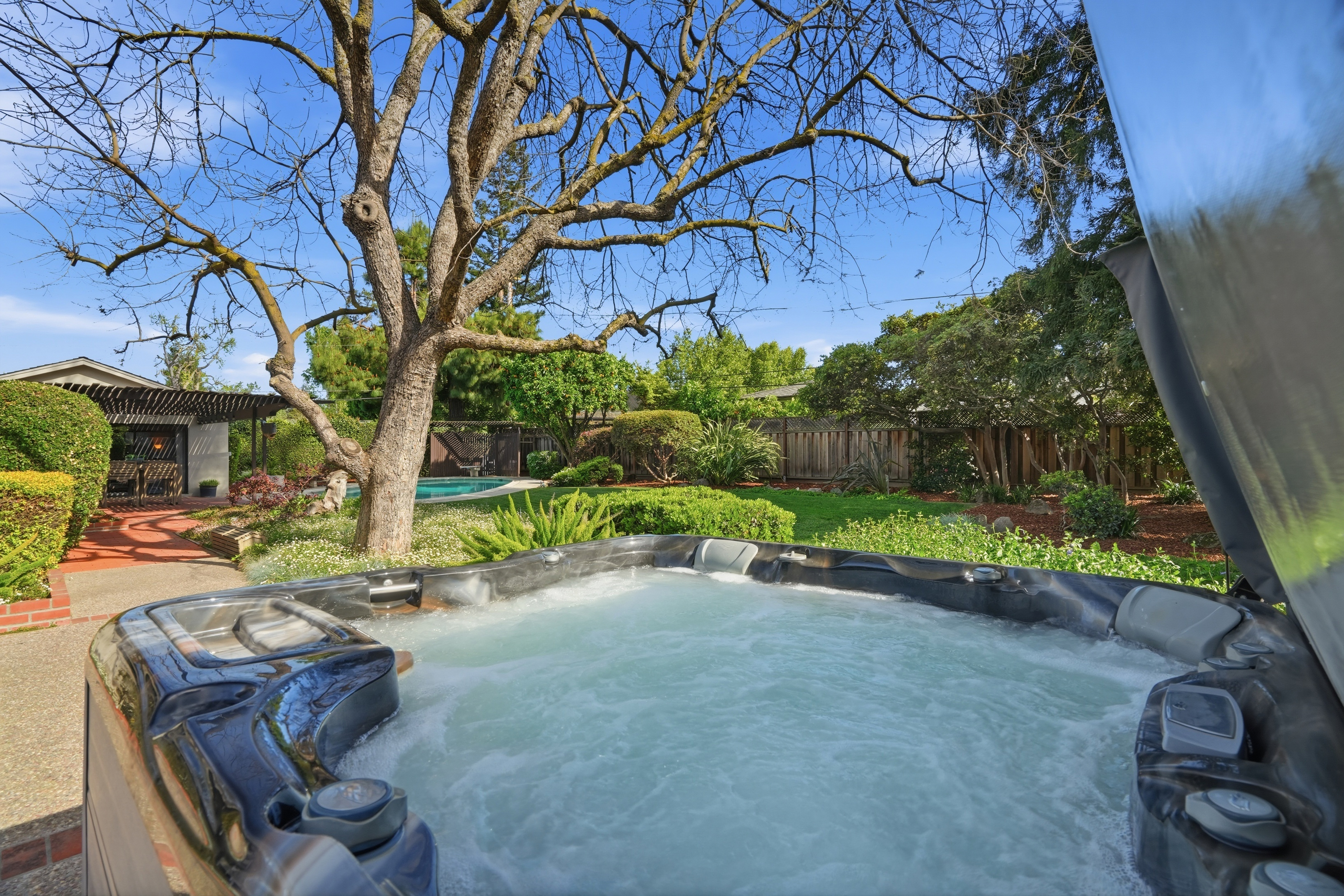  Single-Level Rancher in Coveted Neighborhood - 物件實景