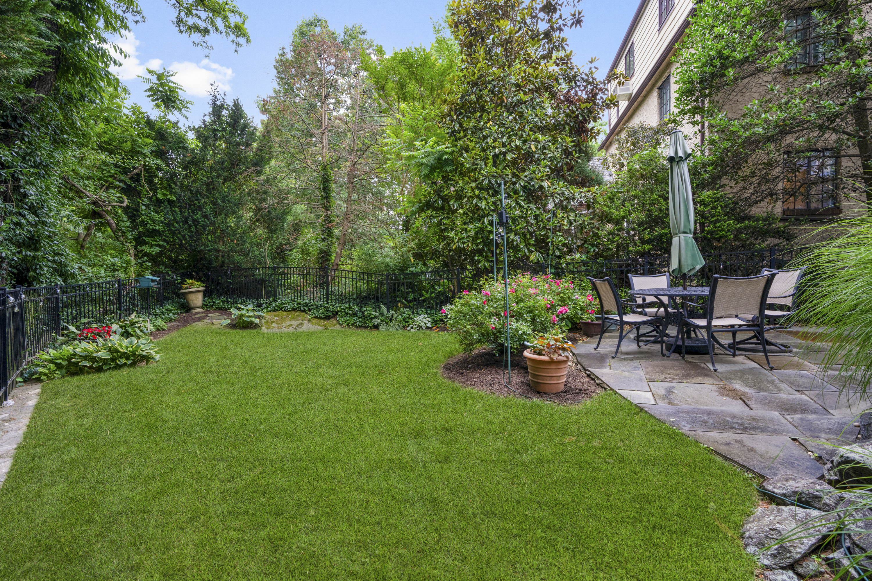  Charming Larchmont Colonial - 物件實景