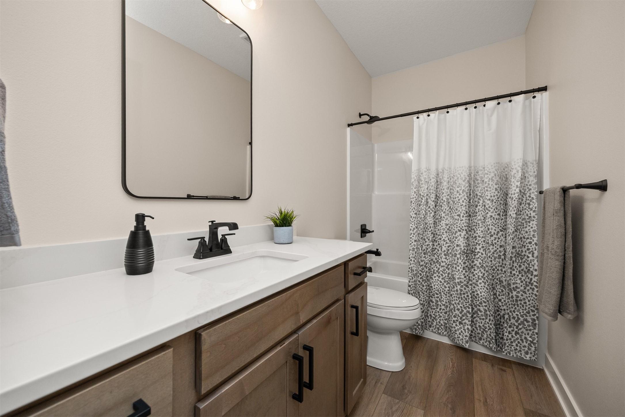 Urbandale, Iowa, 50323, United States, 4 Bedrooms Bedrooms, ,3 BathroomsBathrooms,Residential,For Sale,1975900