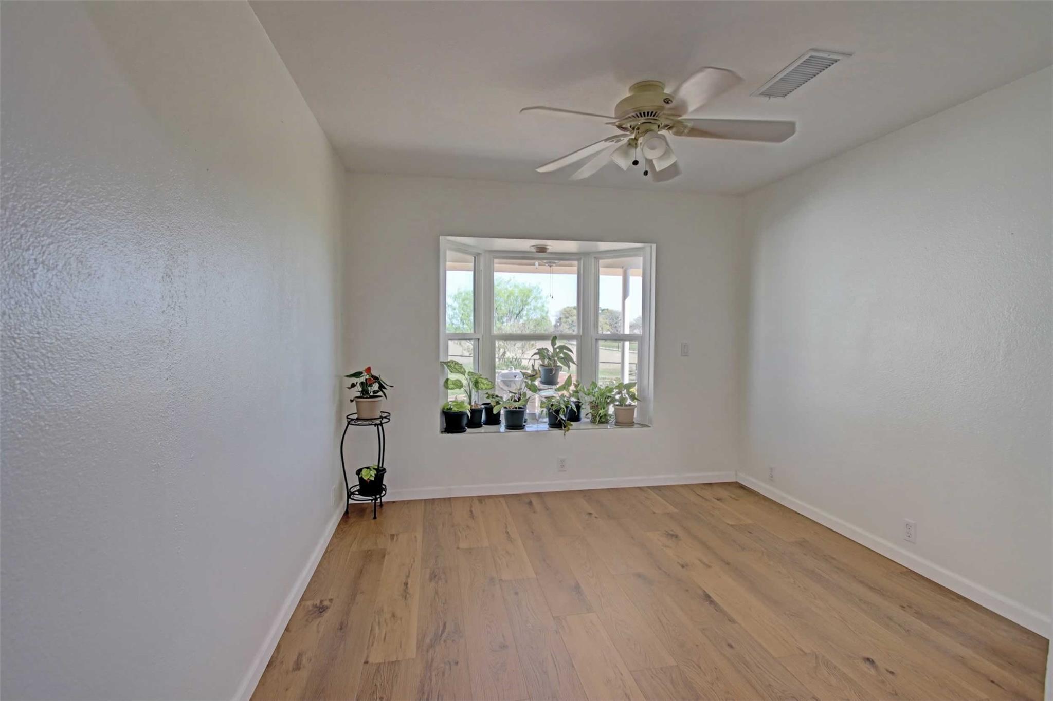Springtown, Texas, 76082, United States, 3 Bedrooms Bedrooms, ,2 BathroomsBathrooms,Residential,For Sale,2049290