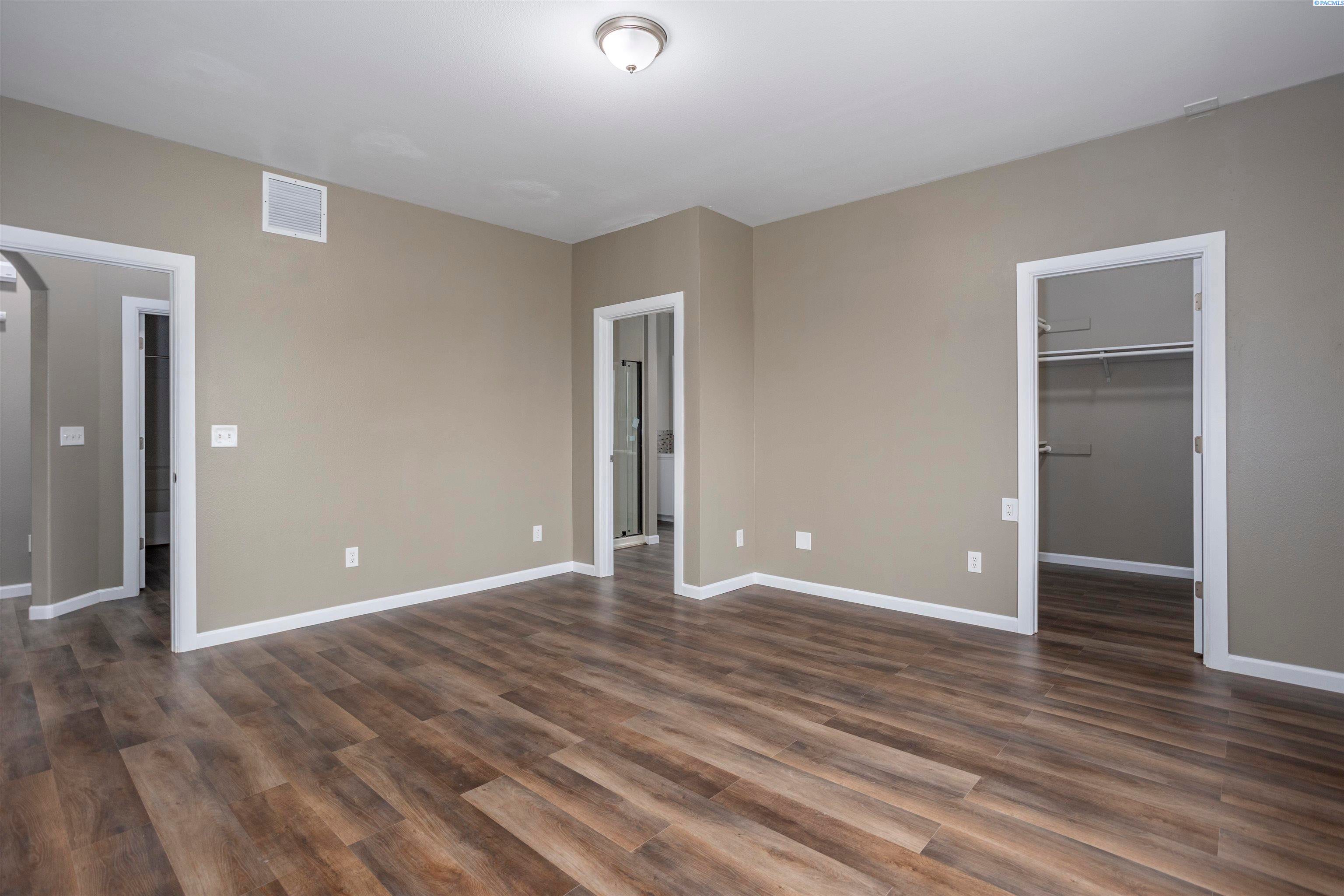 West Richland, Washington, 99353, United States, 5 Bedrooms Bedrooms, ,3 BathroomsBathrooms,Residential,For Sale,1923424