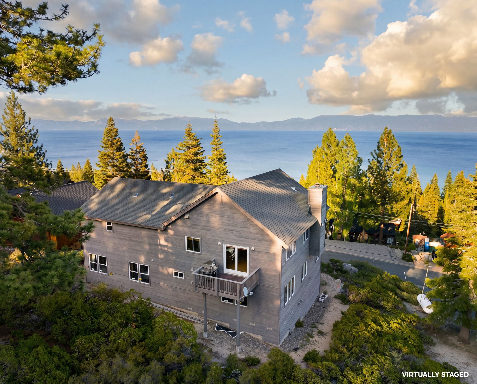  West Shore Mountain Retreat with Breathtaking Lake Views - 物件實景