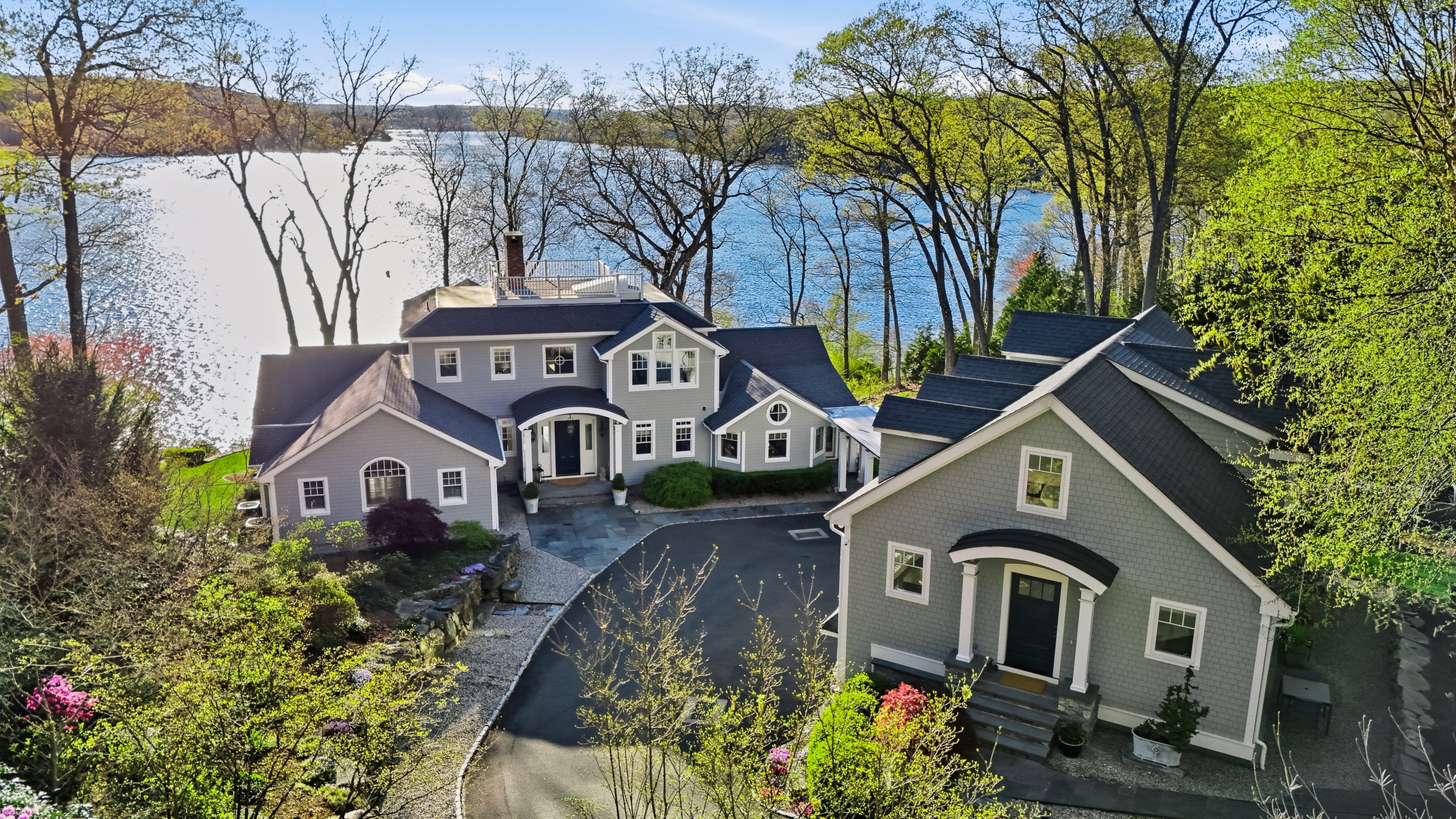  Extraordinary Waterfront Compound Offers Luxury Coastal Living - 物件實景