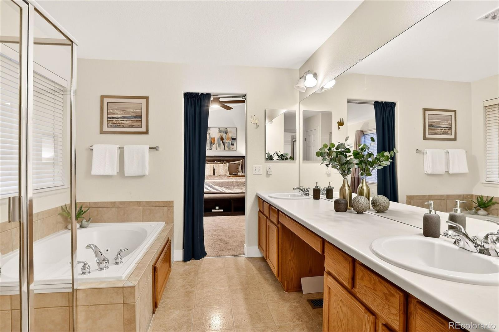 Aurora, Colorado, 80013, United States, 5 Bedrooms Bedrooms, ,3 BathroomsBathrooms,Residential,For Sale,2001899