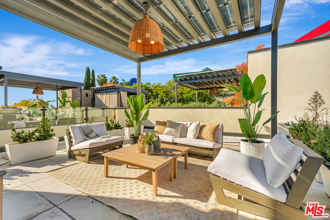 West Hollywood, California, 90069, United States, 3 Bedrooms Bedrooms, ,3 BathroomsBathrooms,Residential,For Sale,1999893