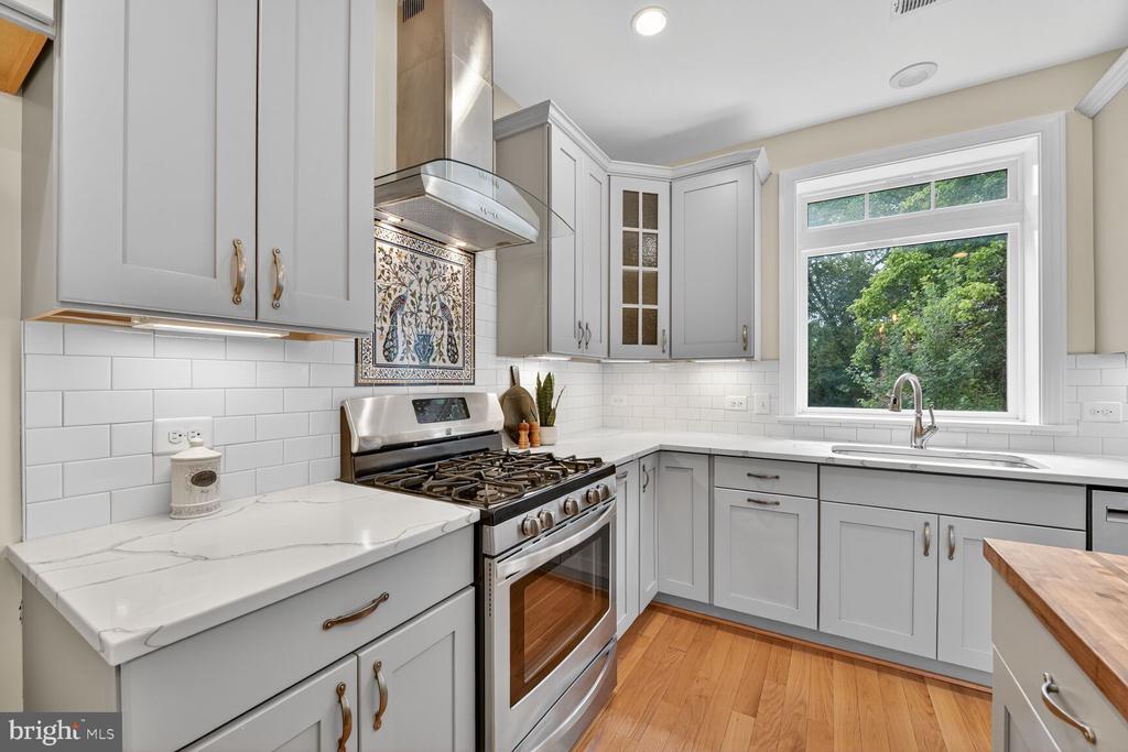 Arlington, Virginia, 22213, United States, 5 Bedrooms Bedrooms, ,5 BathroomsBathrooms,Residential,For Sale,1982488