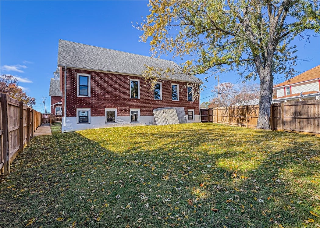 Berryville, Arkansas, 72616, United States, 3 Bedrooms Bedrooms, ,2 BathroomsBathrooms,Residential,For Sale,1994885