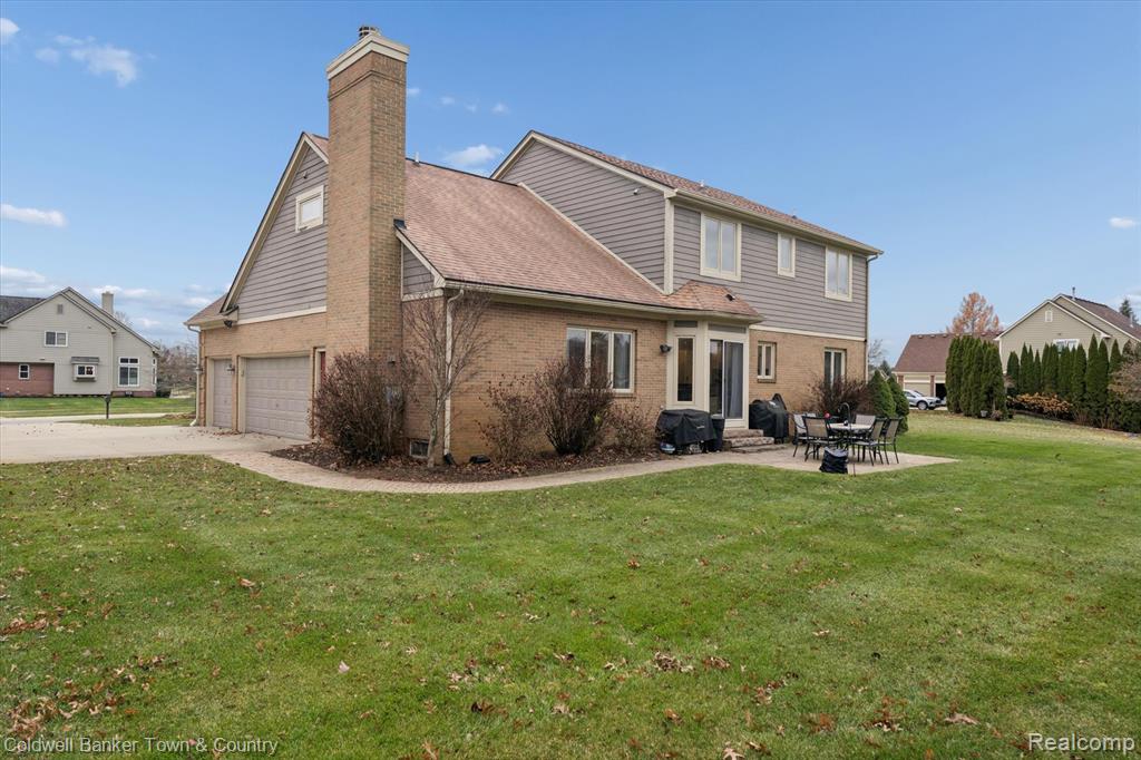 Highland, Michigan, 48357, United States, 4 Bedrooms Bedrooms, ,4 BathroomsBathrooms,Residential,For Sale,2003066