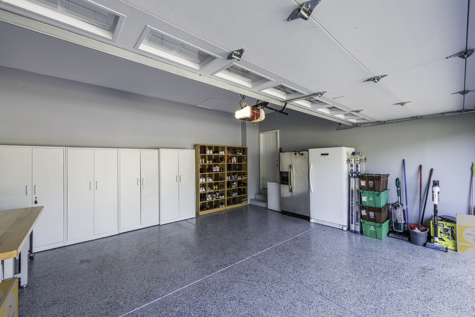 Lindenhurst, Illinois, 60046, United States, 5 Bedrooms Bedrooms, ,3 BathroomsBathrooms,Residential,For Sale,1971263