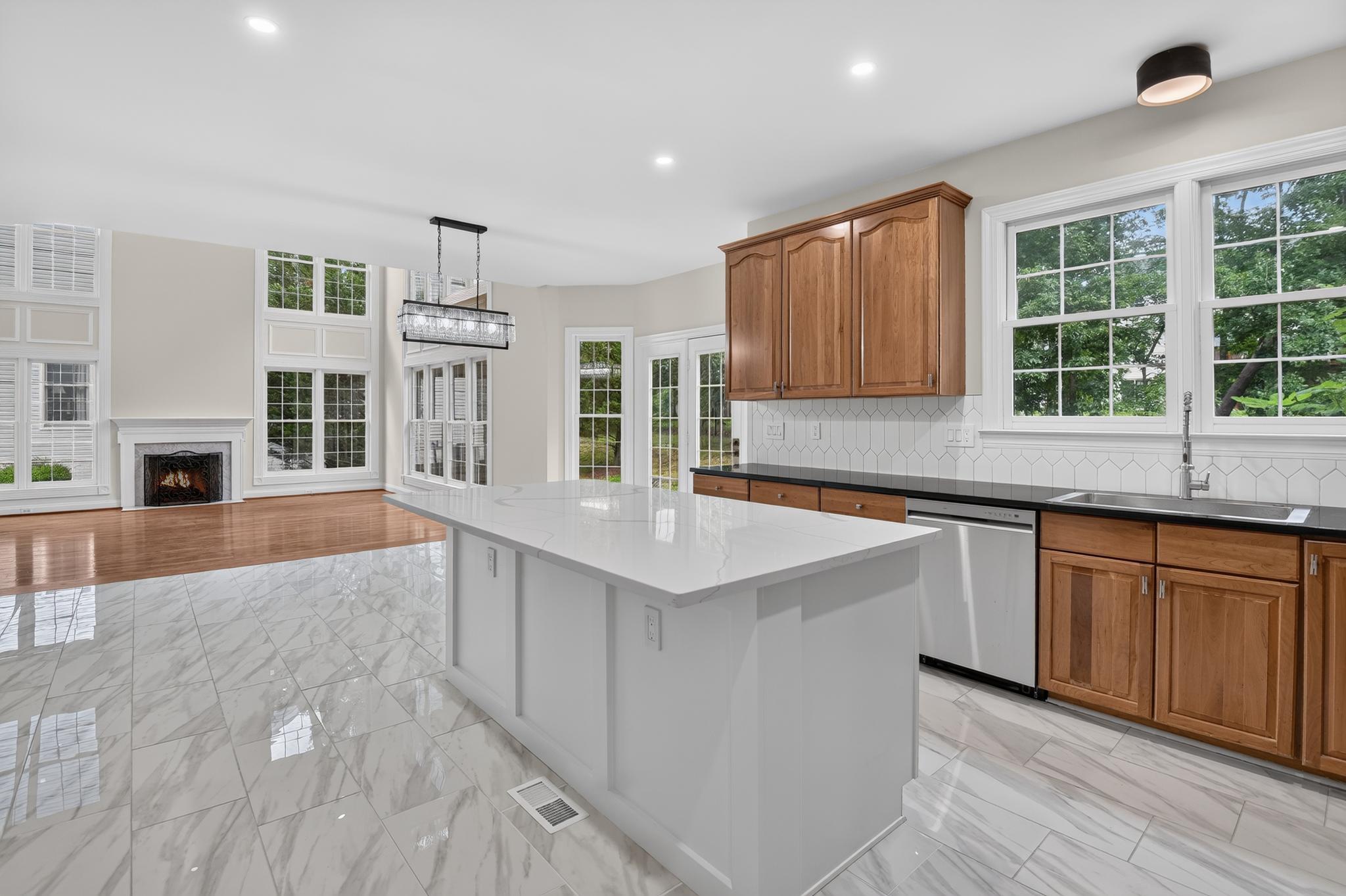  13621 Pine View Lane, Rockville, MD 20850 - 物件實景