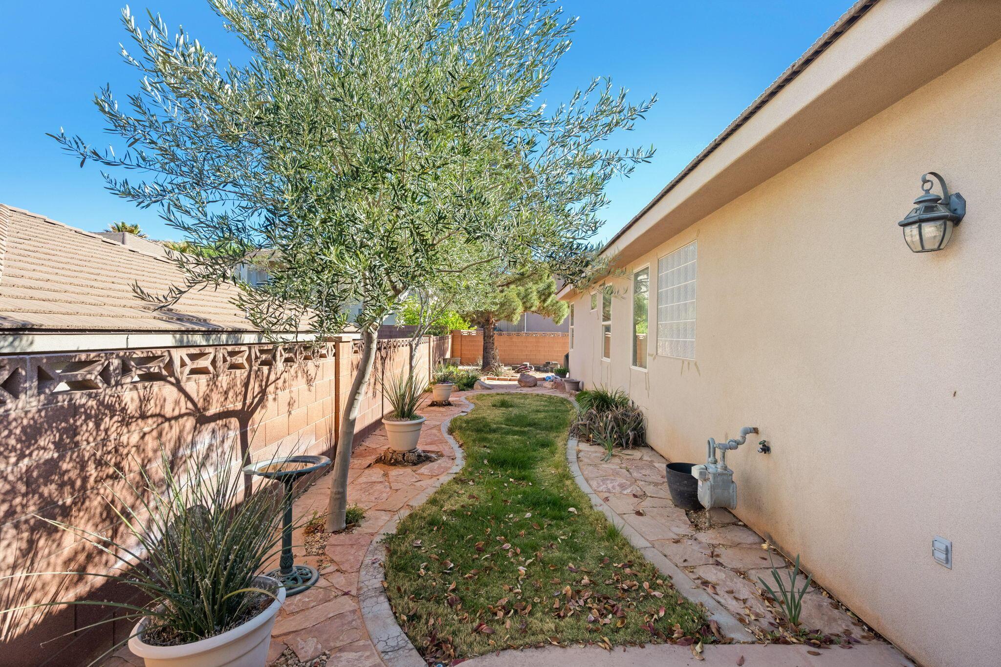 St George, Utah, 84790, United States, 3 Bedrooms Bedrooms, ,2 BathroomsBathrooms,Residential,For Sale,1878970