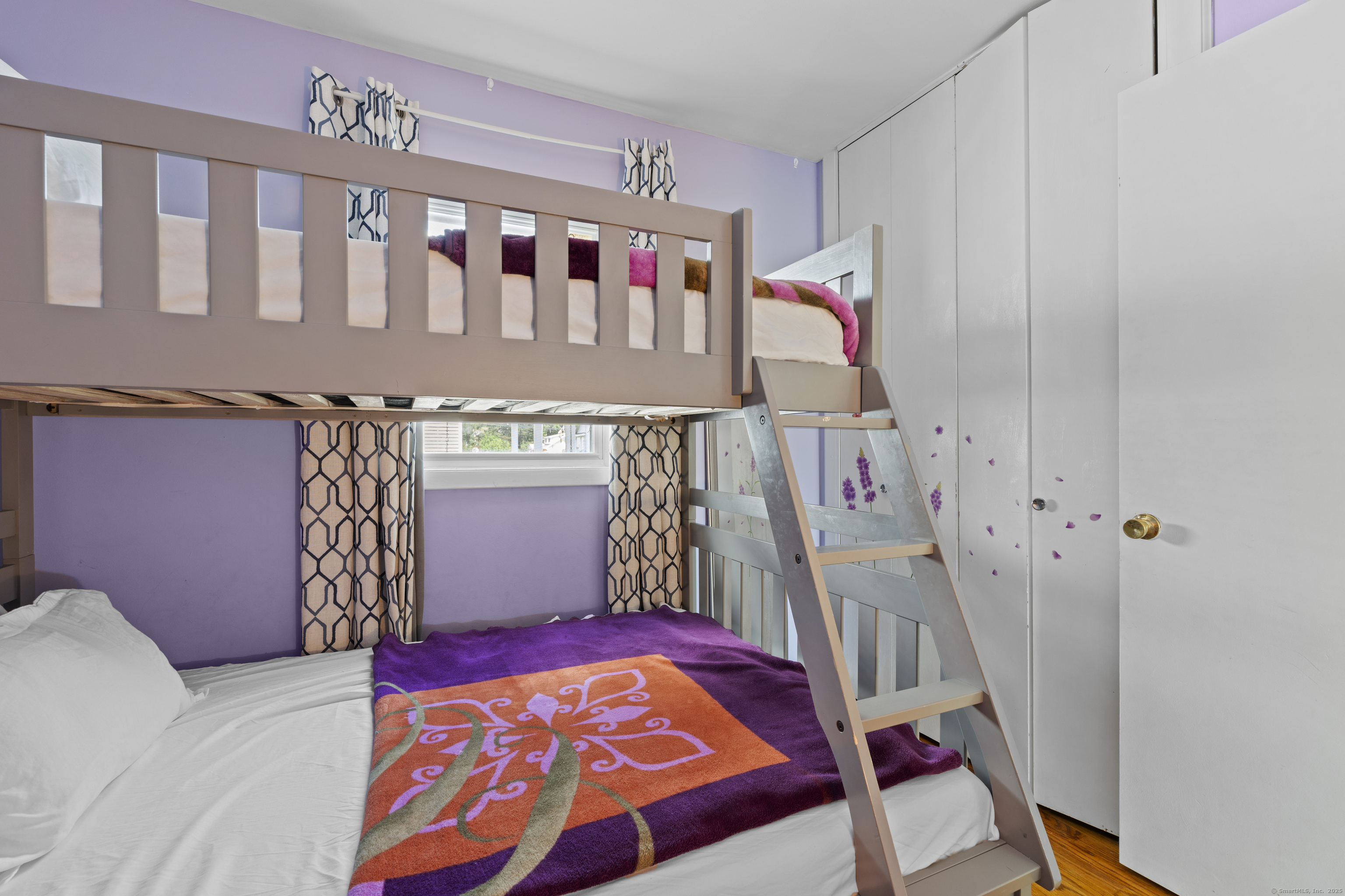 Milford, Connecticut, 06460, United States, 3 Bedrooms Bedrooms, ,2 BathroomsBathrooms,Residential,For Sale,1896652