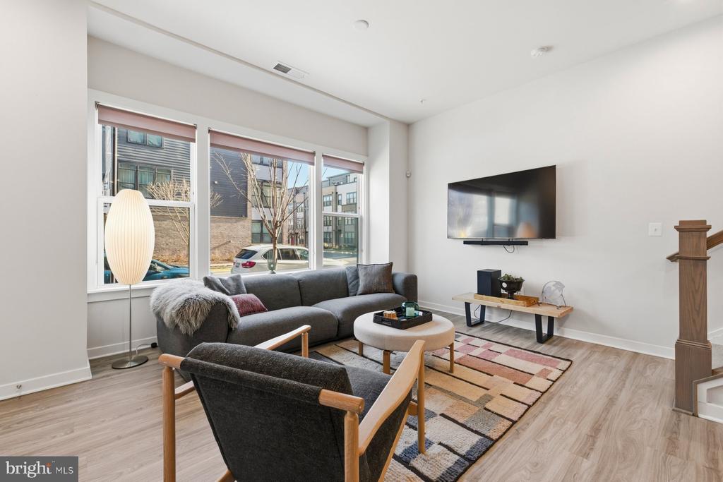 Rockville, Maryland, 20855, United States, 2 Bedrooms Bedrooms, ,3 BathroomsBathrooms,Residential,For Sale,2010770