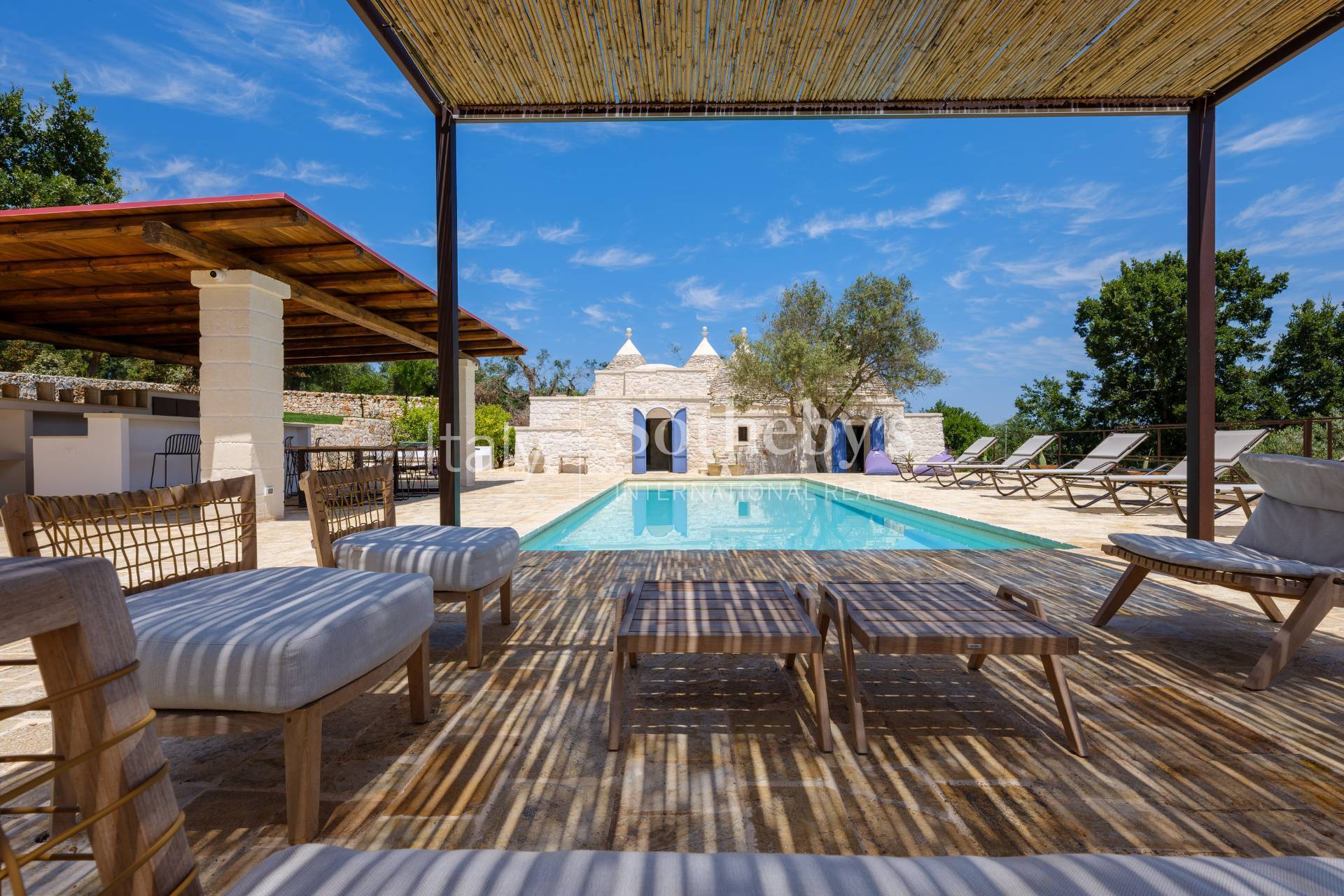  Exclusive complex of trulli with pool surrounded by greenery - 物件實景