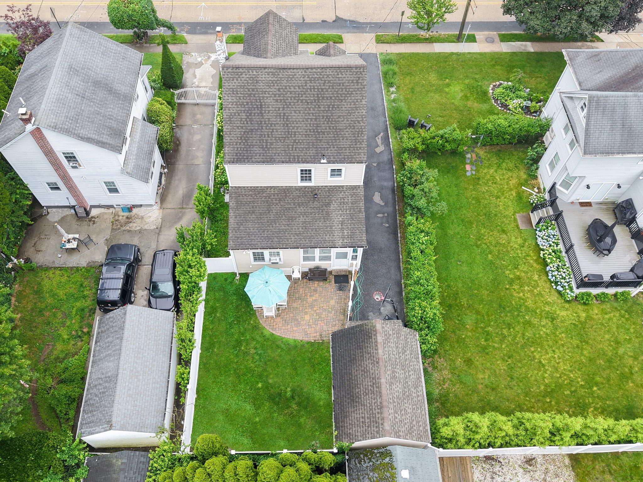 Rockville Centre, New York, 11570, United States, 4 Bedrooms Bedrooms, ,2 BathroomsBathrooms,Residential,For Sale,1928749