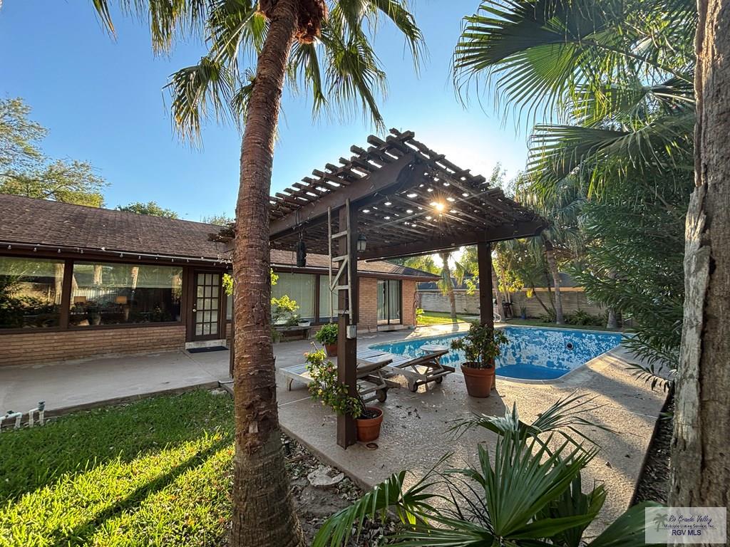 Brownsville, Texas, 78521, United States, 4 Bedrooms Bedrooms, ,4 BathroomsBathrooms,Residential,For Sale,1991275