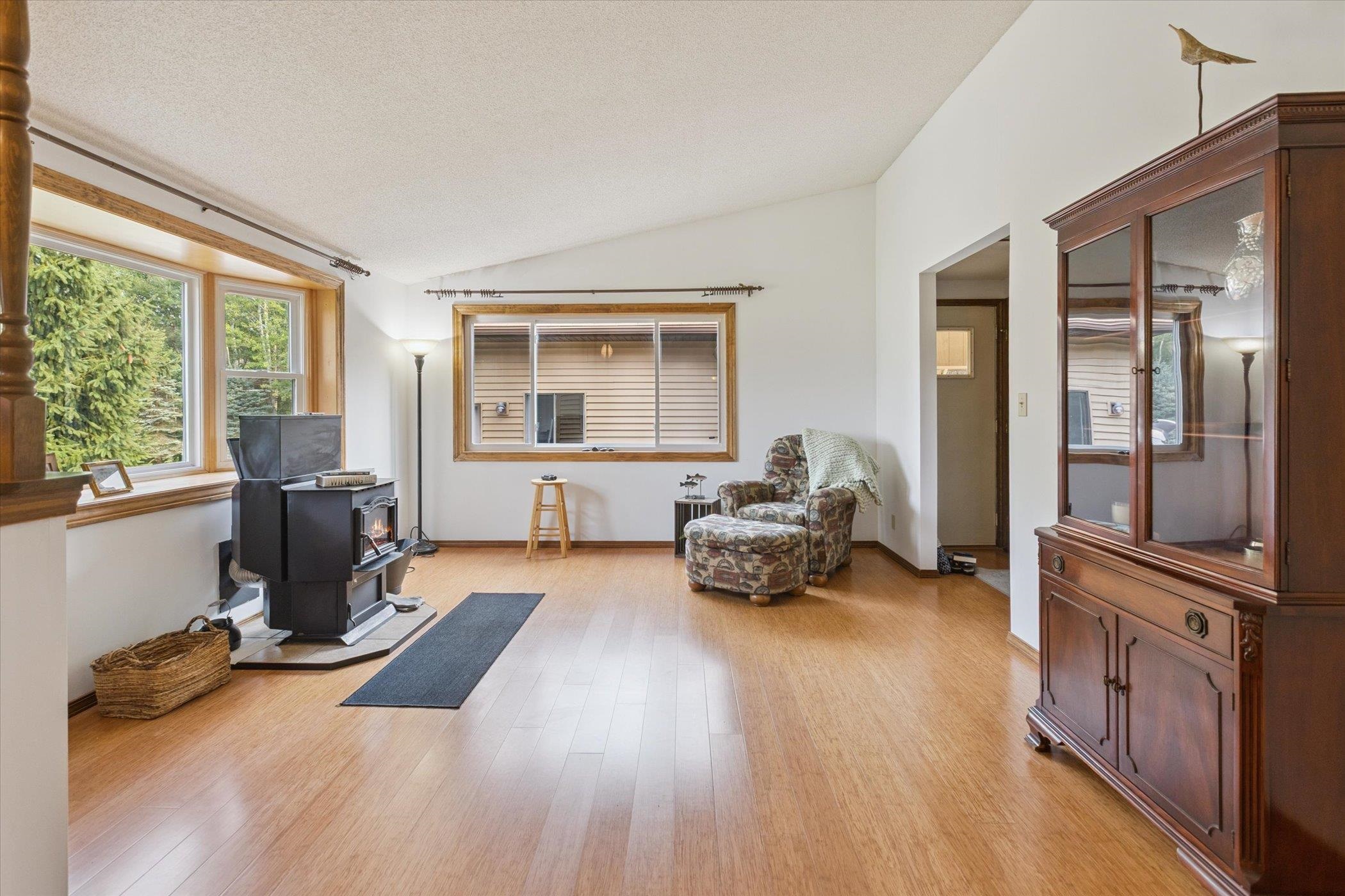 Midland, Michigan, 48640, United States, 3 Bedrooms Bedrooms, ,3 BathroomsBathrooms,Residential,For Sale,1975279