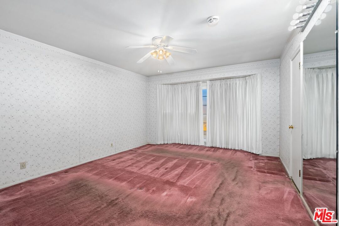 Los Angeles, California, 90056, United States, 2 Bedrooms Bedrooms, ,3 BathroomsBathrooms,Residential,For Sale,2001652