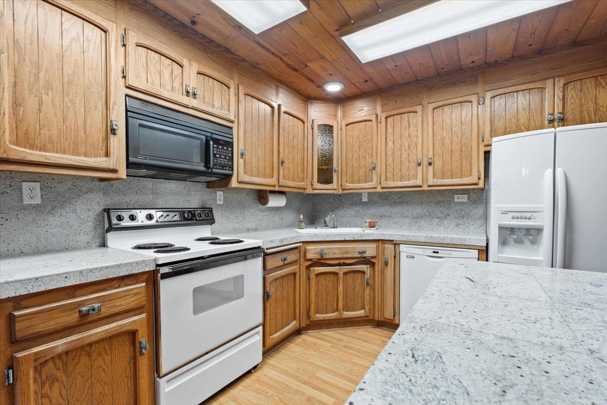 Grass Valley, California, 95945, United States, 3 Bedrooms Bedrooms, ,2 BathroomsBathrooms,Residential,For Sale,1974431