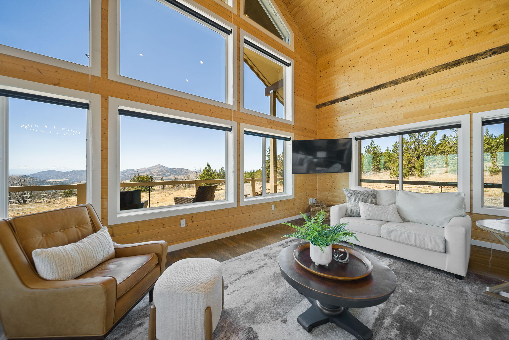 Prineville, Oregon, 97754, United States, 4 Bedrooms Bedrooms, ,3 BathroomsBathrooms,Residential,For Sale,1902068
