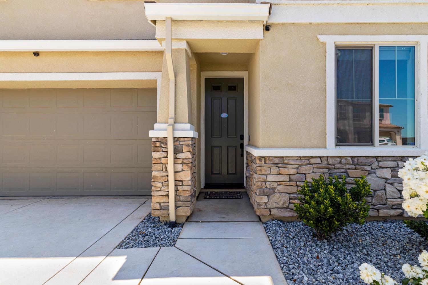 Elk Grove, California, 95757, United States, 4 Bedrooms Bedrooms, ,3 BathroomsBathrooms,Residential,For Sale,1879149