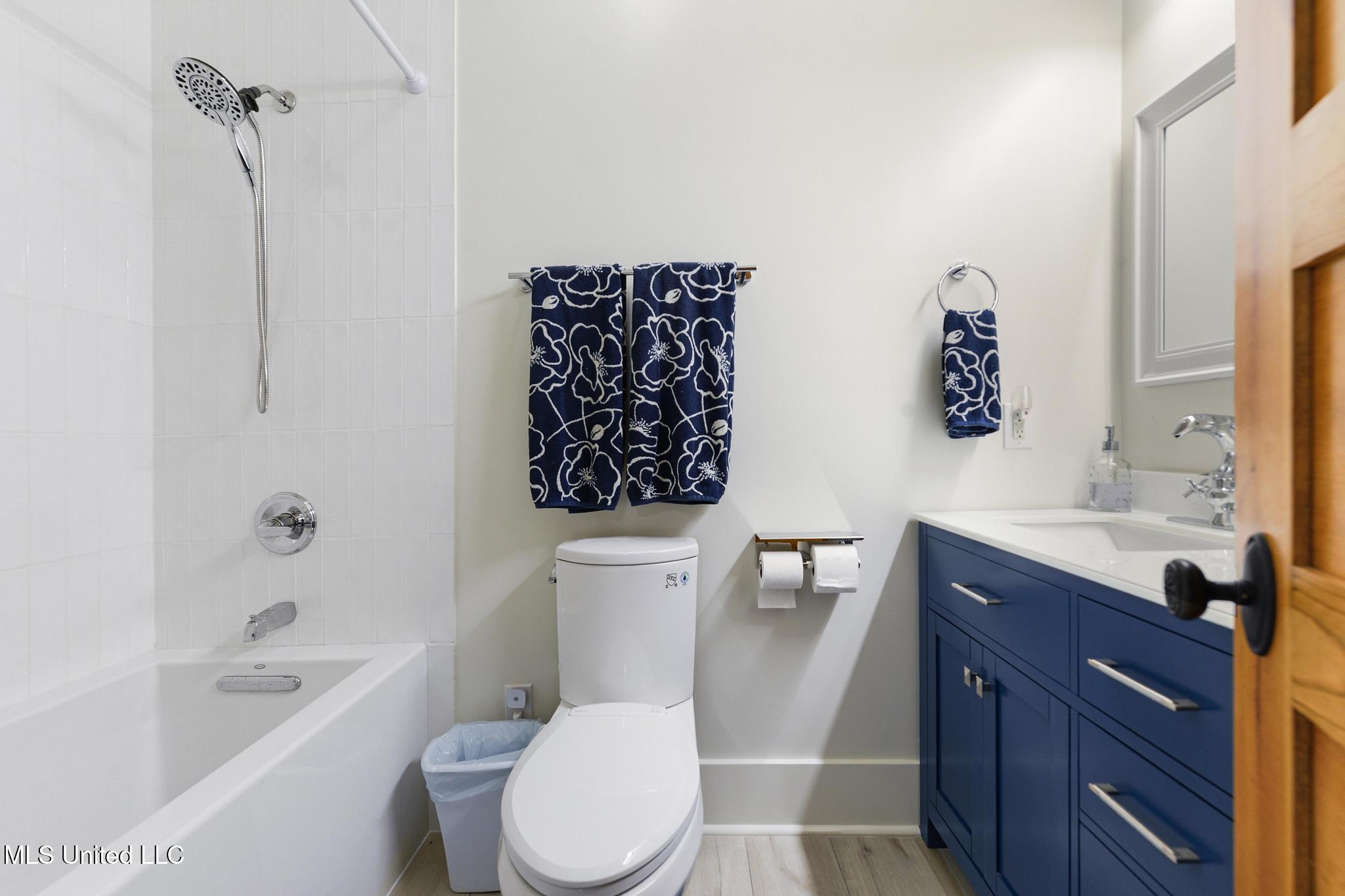 Pass Christian, Mississippi, 39571, United States, 5 Bedrooms Bedrooms, ,7 BathroomsBathrooms,Residential,For Sale,1989157