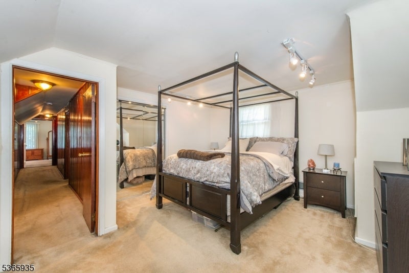 Wayne Twp., New Jersey, 07470, United States, 5 Bedrooms Bedrooms, ,3 BathroomsBathrooms,Residential,For Sale,1928449