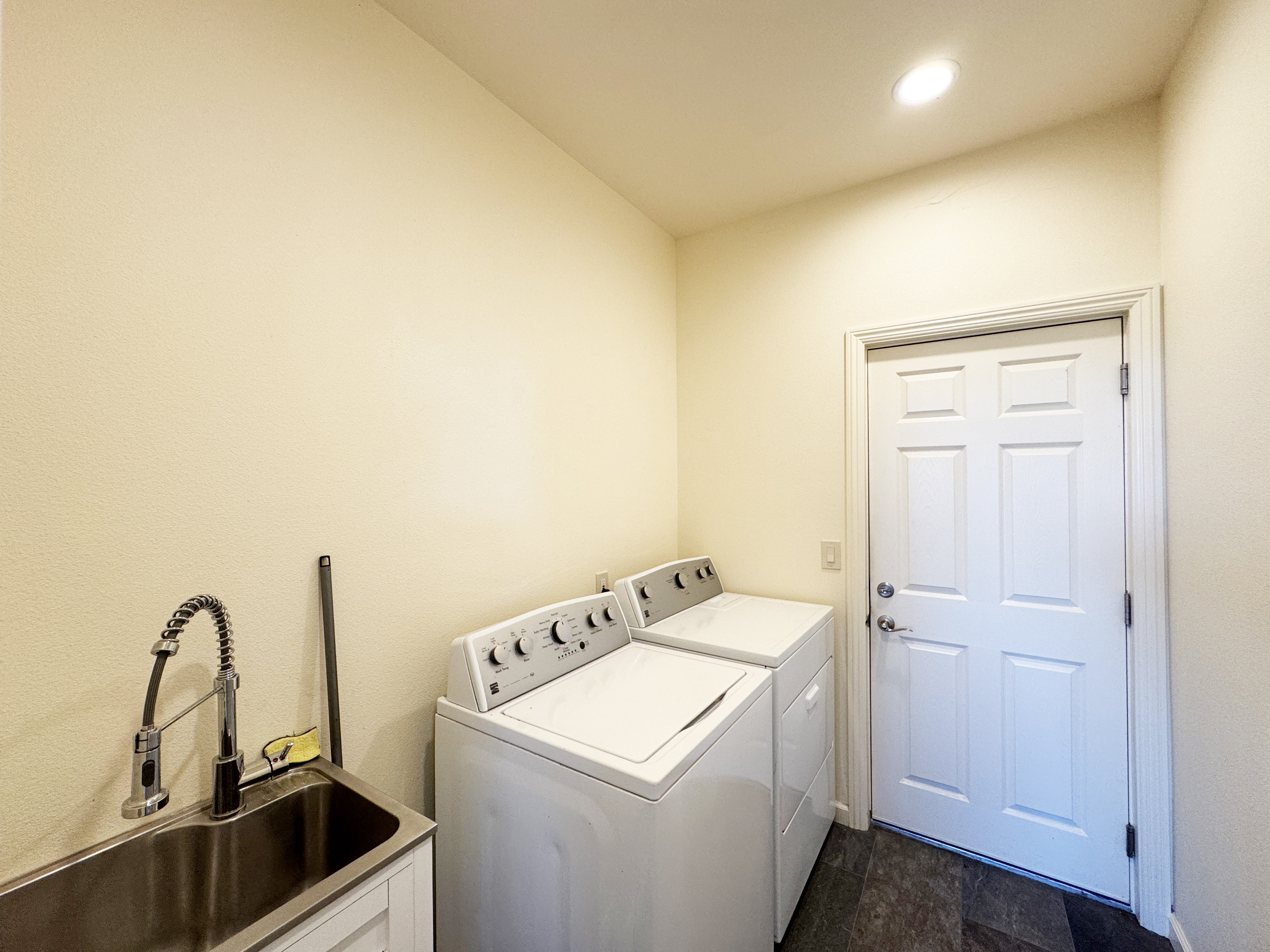 Redwood Valley, California, 95470, United States, 3 Bedrooms Bedrooms, ,3 BathroomsBathrooms,Residential,For Sale,1889817
