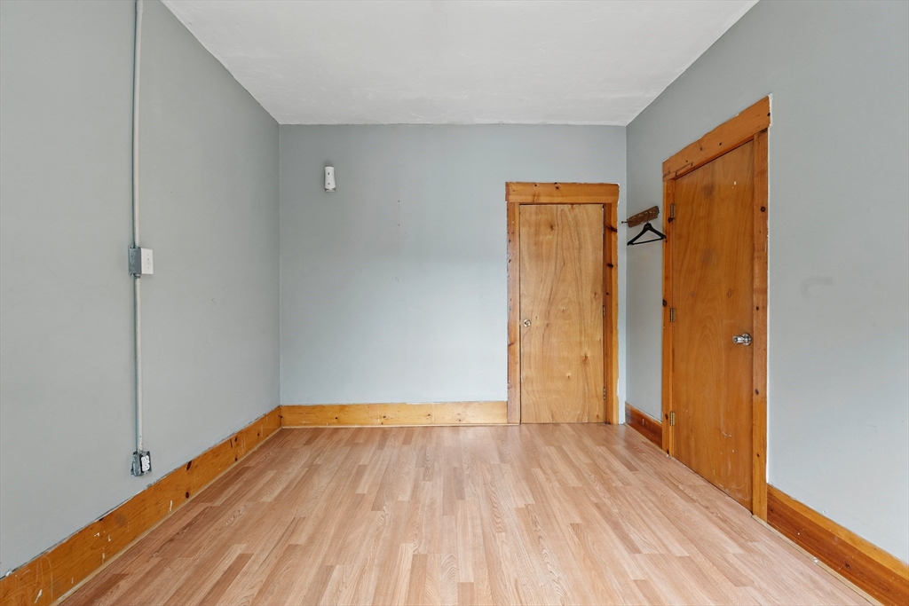 Worcester, Massachusetts, 01603, United States, 9 Bedrooms Bedrooms, ,3 BathroomsBathrooms,Residential,For Sale,1927945