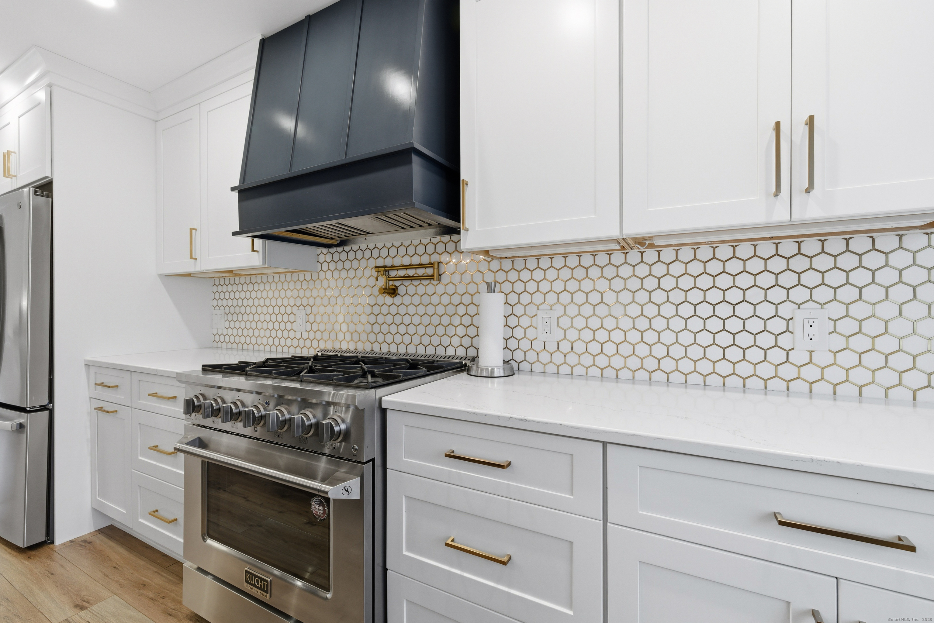 Avon, Connecticut, 06001, United States, 3 Bedrooms Bedrooms, ,4 BathroomsBathrooms,Residential,For Sale,1999811