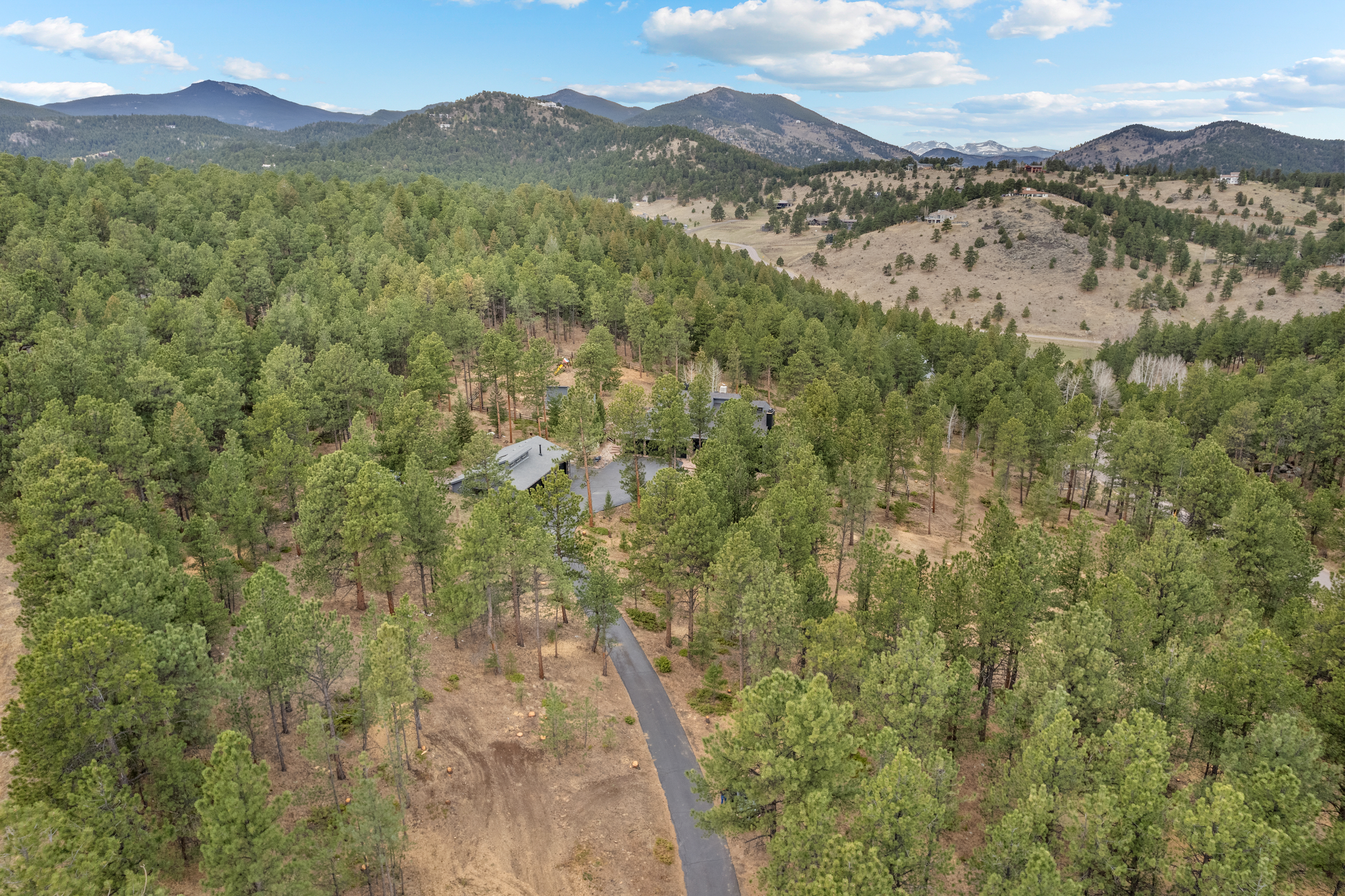  Discover the Pinnacle of Mountain Living at This Meticulously Reimagined Estate - 物件實景