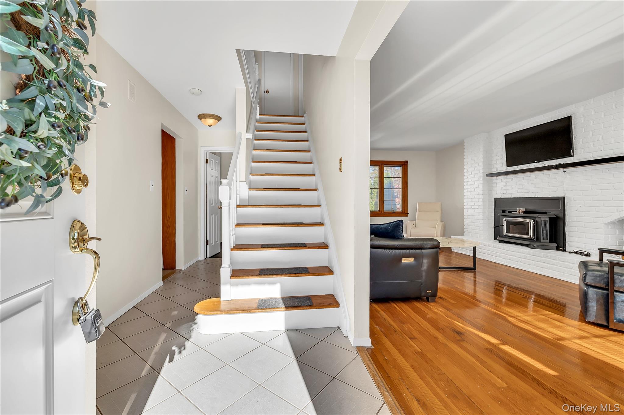 Farmingdale, New York, 11735, United States, 3 Bedrooms Bedrooms, ,3 BathroomsBathrooms,Residential,For Sale,1987625