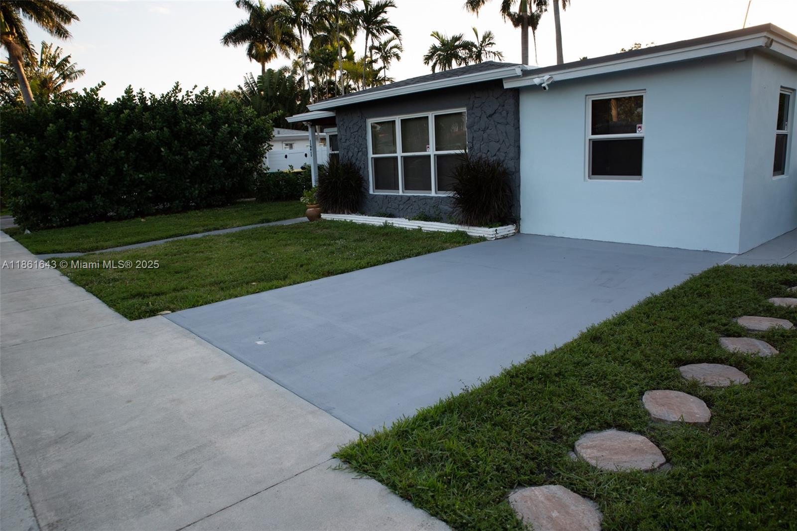 Dania Beach, Florida, 33004, United States, 3 Bedrooms Bedrooms, ,2 BathroomsBathrooms,Residential,For Sale,1926458