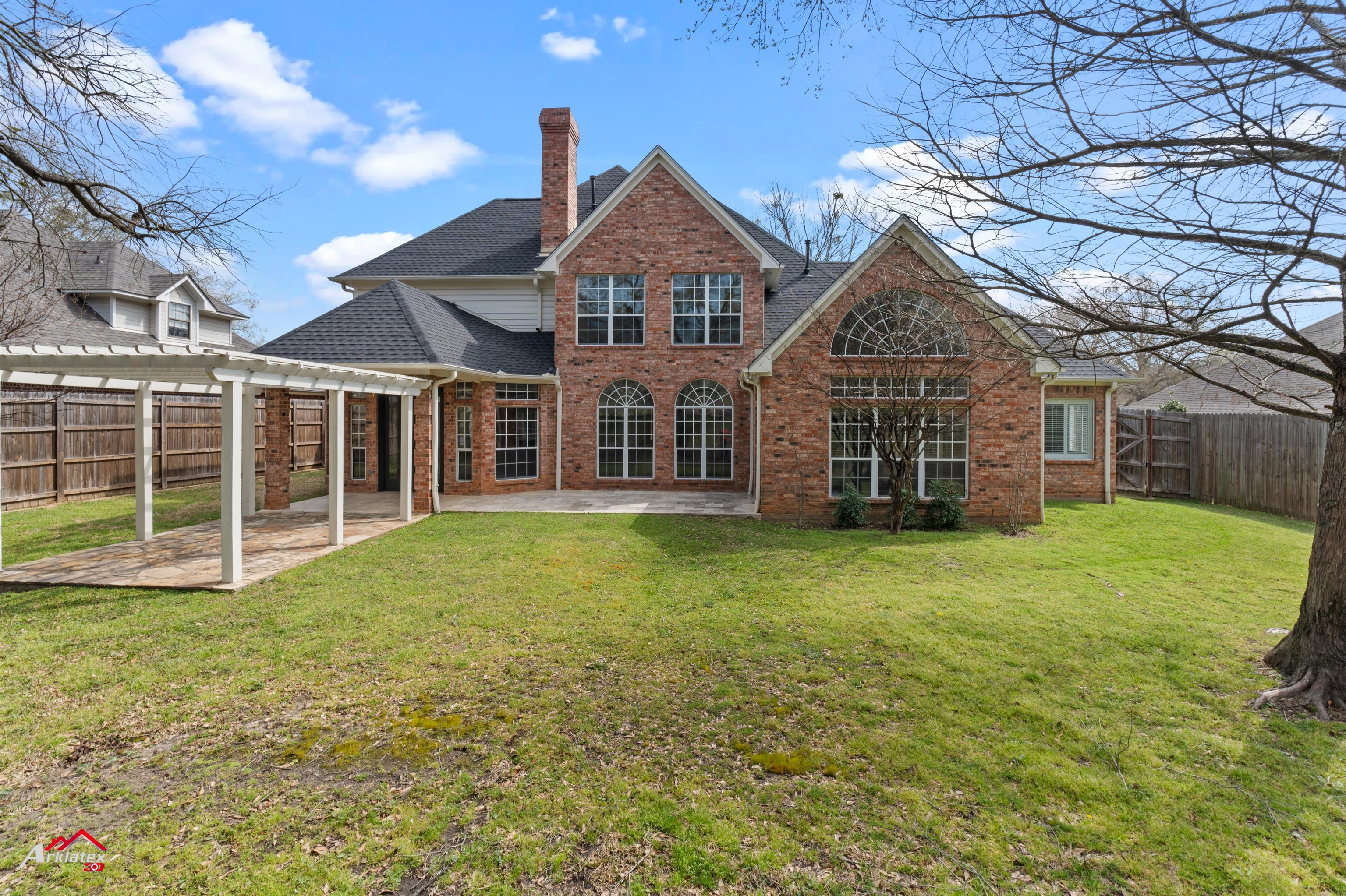 Henderson, Texas, 75703, United States, 5 Bedrooms Bedrooms, ,4 BathroomsBathrooms,Residential,For Sale,1934371