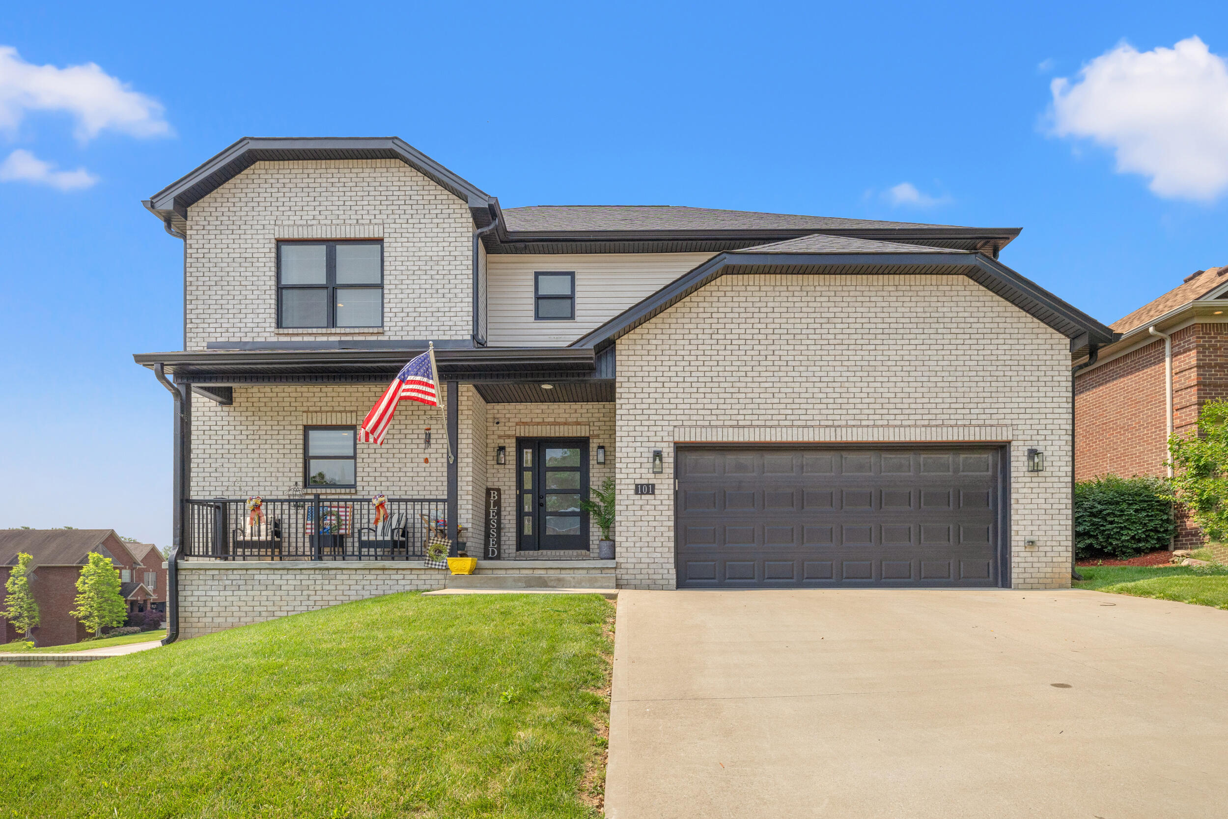 Frankfort, Kentucky, 40601, United States, 4 Bedrooms Bedrooms, ,4 BathroomsBathrooms,Residential,For Sale,1883327
