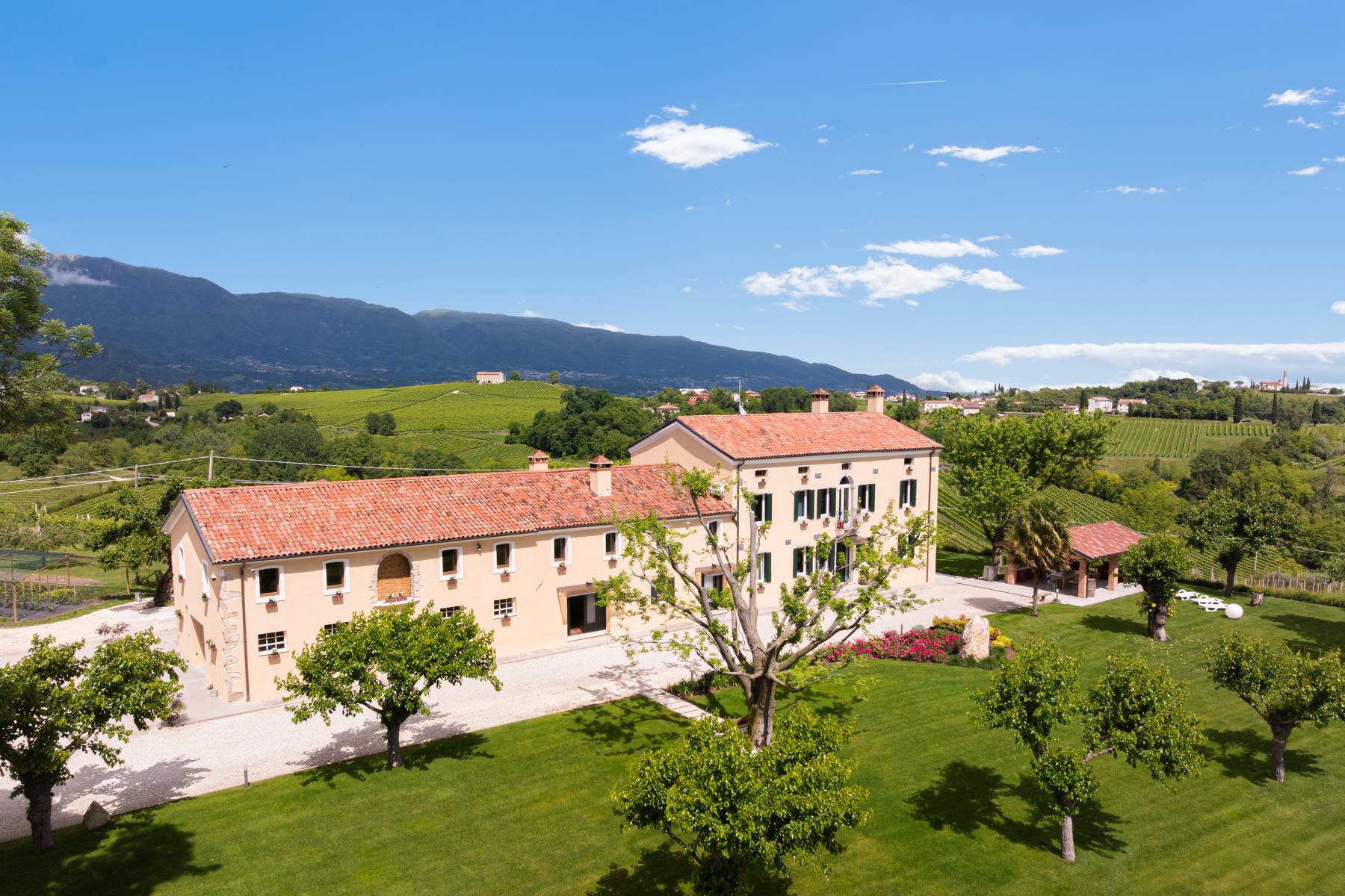  Restored farmhouse with hillside estate - 物件實景