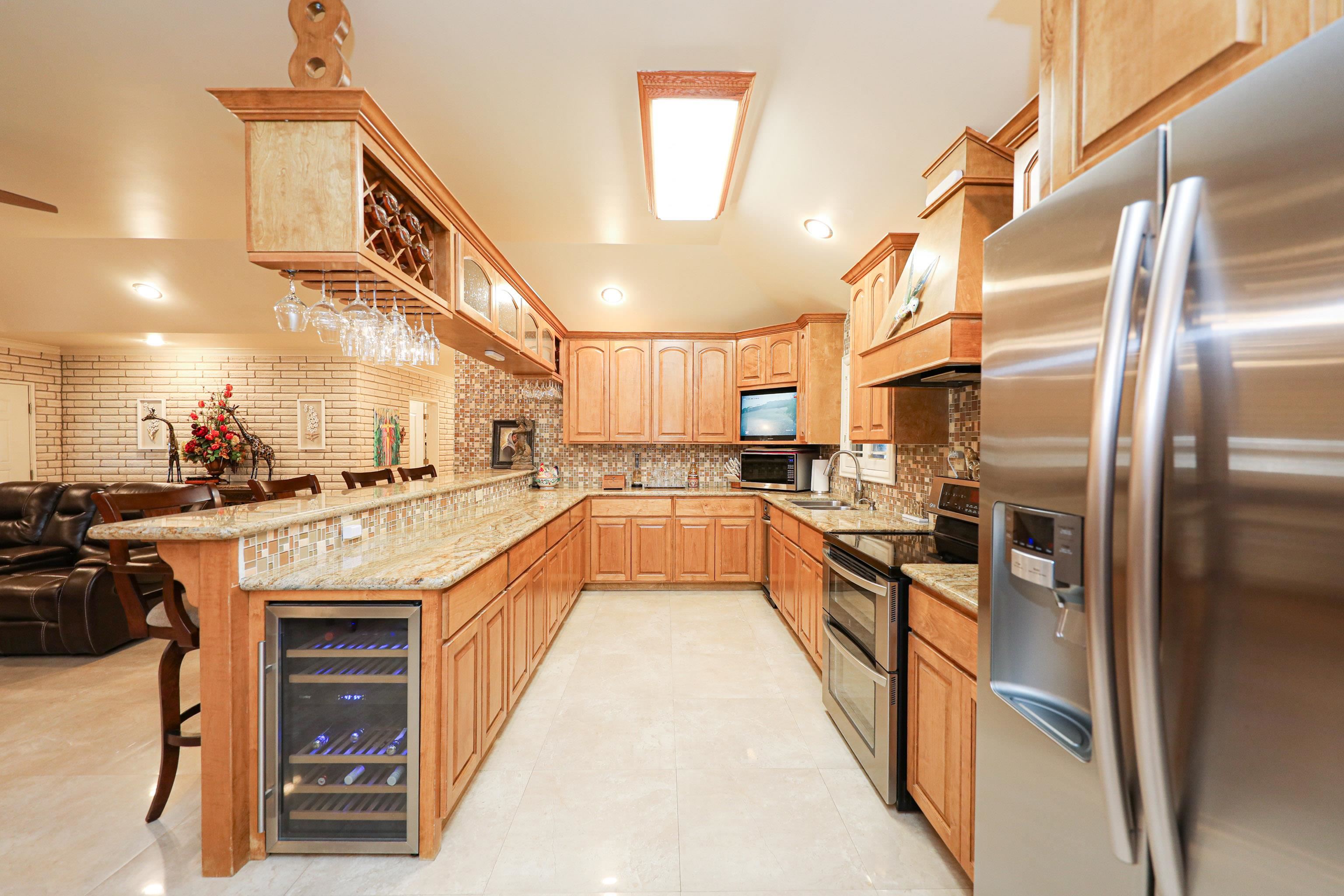 LAREDO, Texas, 78046, United States, 3 Bedrooms Bedrooms, ,4 BathroomsBathrooms,Residential,For Sale,1848774