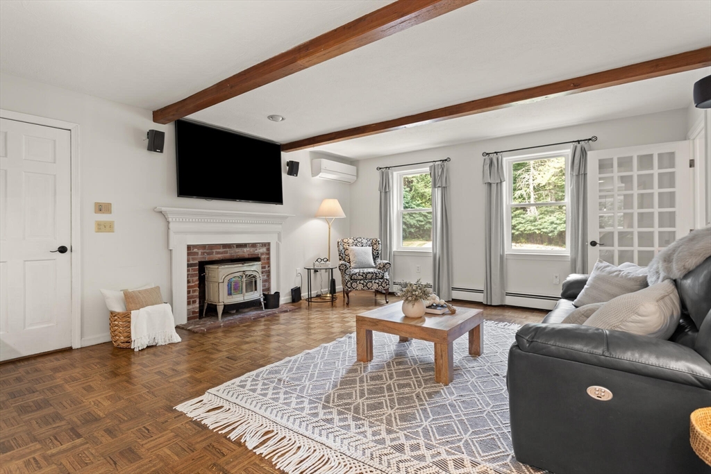 Pepperell, Massachusetts, 01463, United States, 4 Bedrooms Bedrooms, ,4 BathroomsBathrooms,Residential,For Sale,1925594