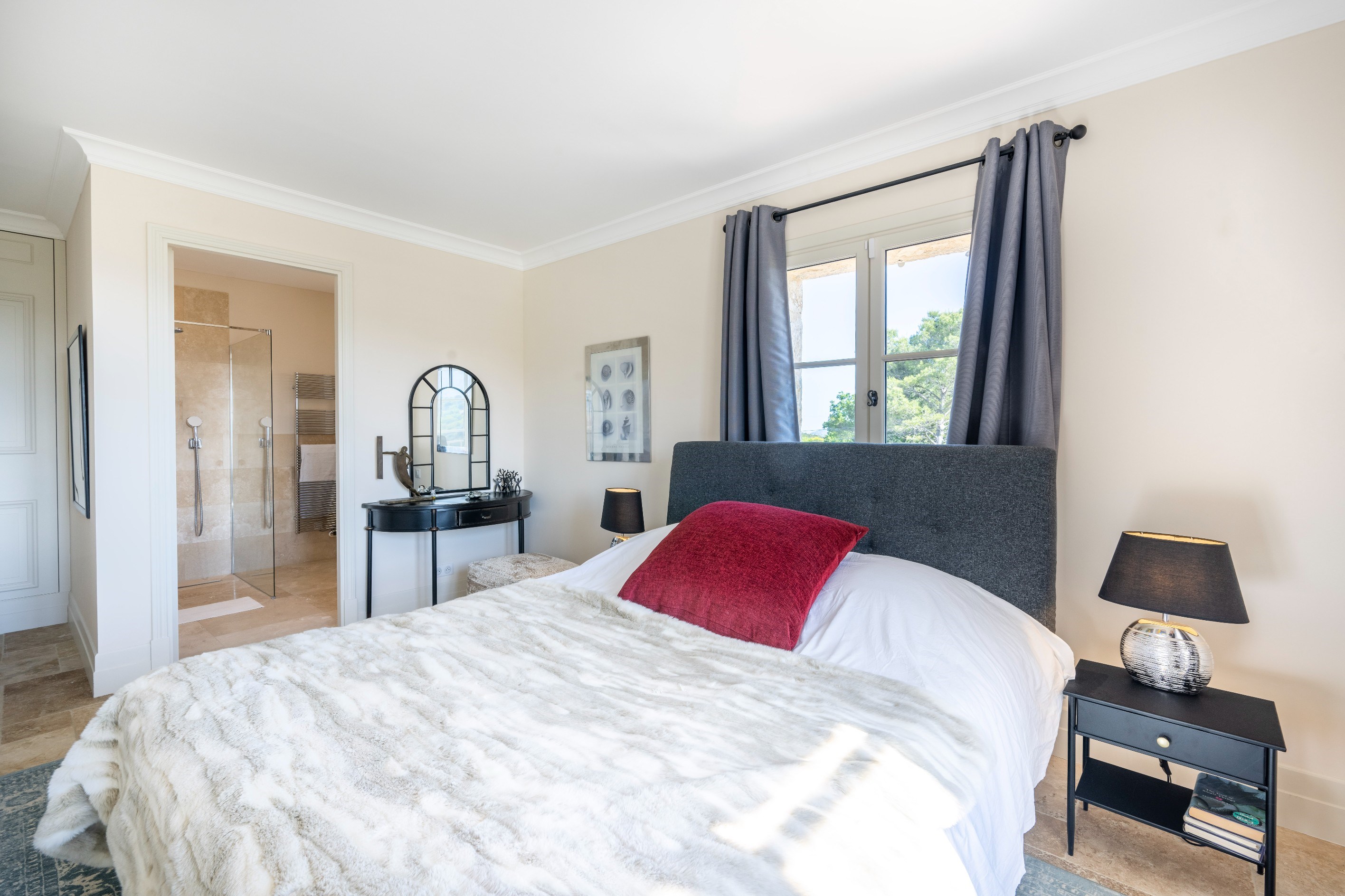 Exquisite stone bastide with panoramic views near Terre Blanche golf in Tourret… - 物件實景