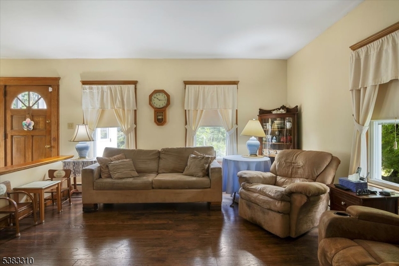 Rockaway, New Jersey, 07866-3406, United States, 3 Bedrooms Bedrooms, ,3 BathroomsBathrooms,Residential,For Sale,1976653