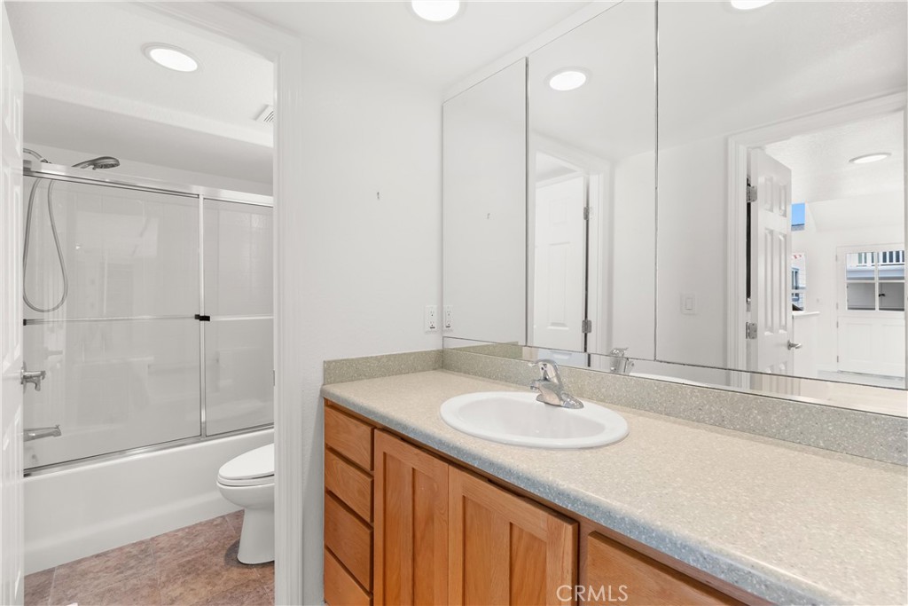 Newport Beach, California, 92663, United States, 2 Bedrooms Bedrooms, ,2 BathroomsBathrooms,Residential,For Sale,1917614