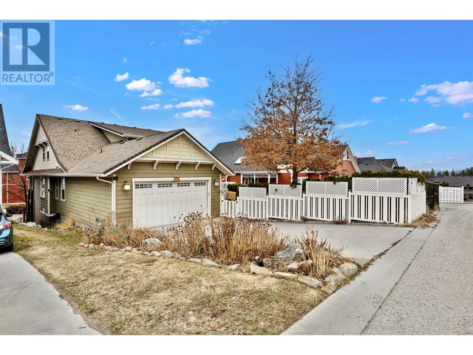 KELOWNA, British Columbia, V1W 4L5, CA, 4 Bedrooms Bedrooms, ,3 BathroomsBathrooms,Residential,For Sale,1837139