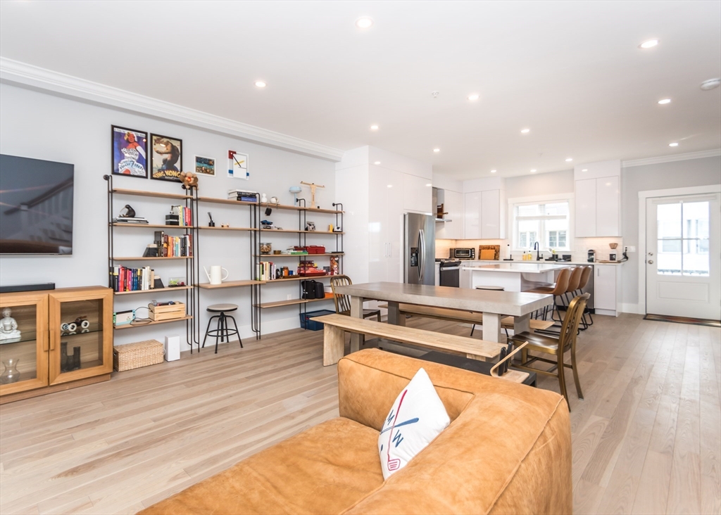 Waltham, Massachusetts, 02453, United States, 3 Bedrooms Bedrooms, ,4 BathroomsBathrooms,Residential,For Sale,1786216
