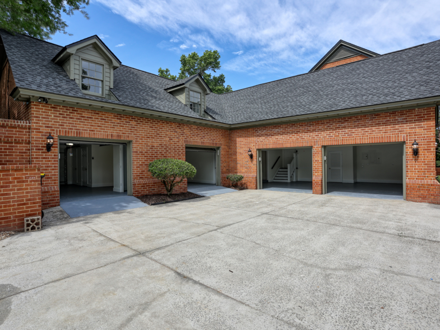  Grand Colonial Estate is Rare Find in the Heart of Midtown - 物件實景