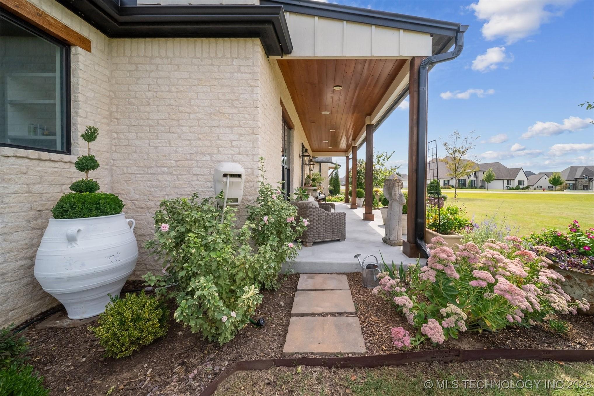 Broken Arrow, Oklahoma, 74014, United States, 4 Bedrooms Bedrooms, ,4 BathroomsBathrooms,Residential,For Sale,1983128