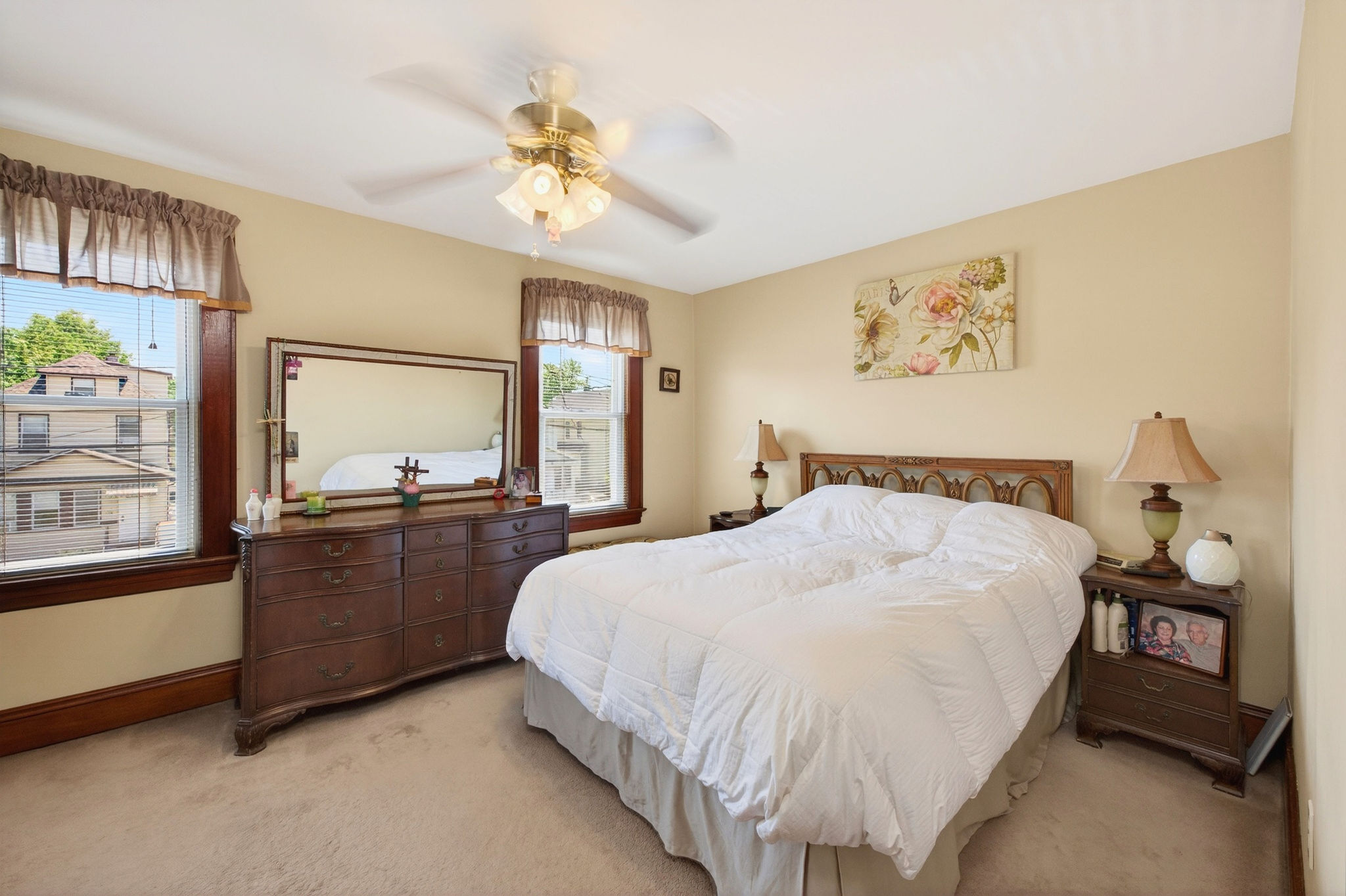  Colonial Home Blends Timeless Charm with Comfortable Everyday Living - 物件實景
