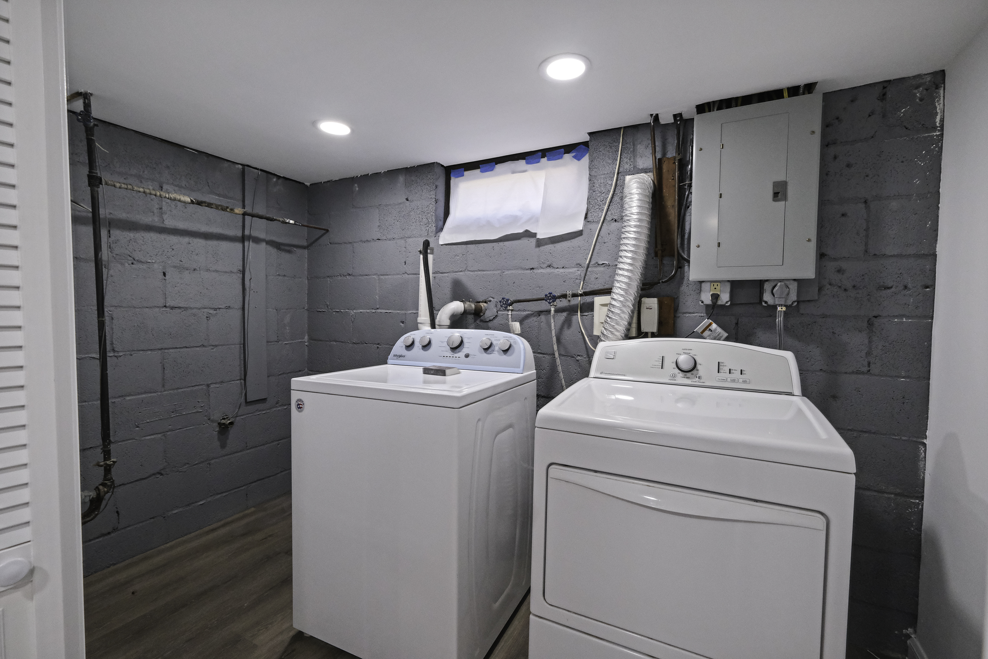 Copiague, New York, 11726, United States, 5 Bedrooms Bedrooms, ,2 BathroomsBathrooms,Residential,For Sale,1923423