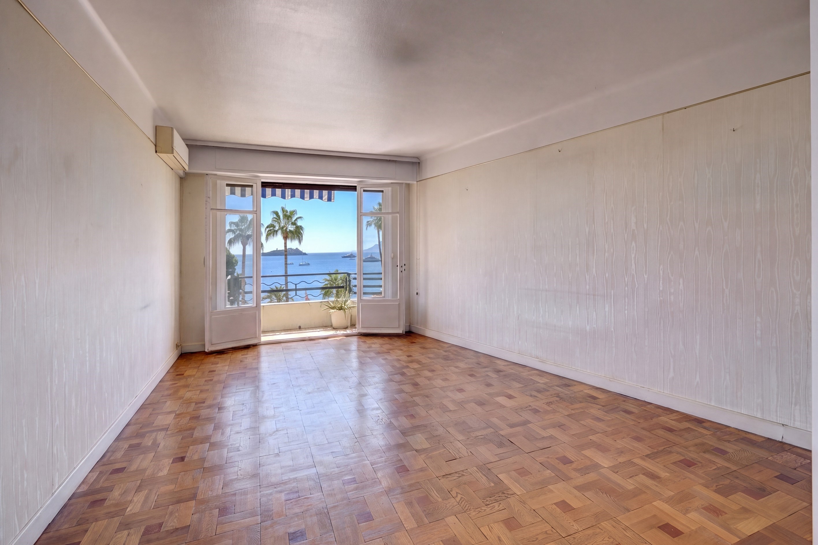  Exclusively listed, an expansive apartment to renovate on the Croisette. - 物件實景