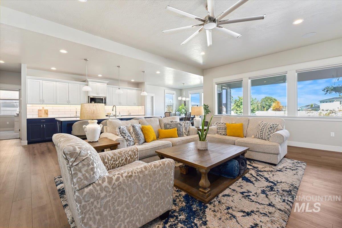 Nampa, Idaho, 83687, United States, 4 Bedrooms Bedrooms, ,Residential,For Sale,1970724